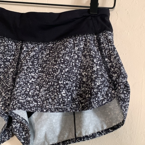Lululemon Speed Short Daisy Dust Alpine White Black / Black Size 6 - Picture 4 of 8
